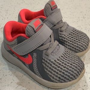 SOLD: Girl Nike | size 5